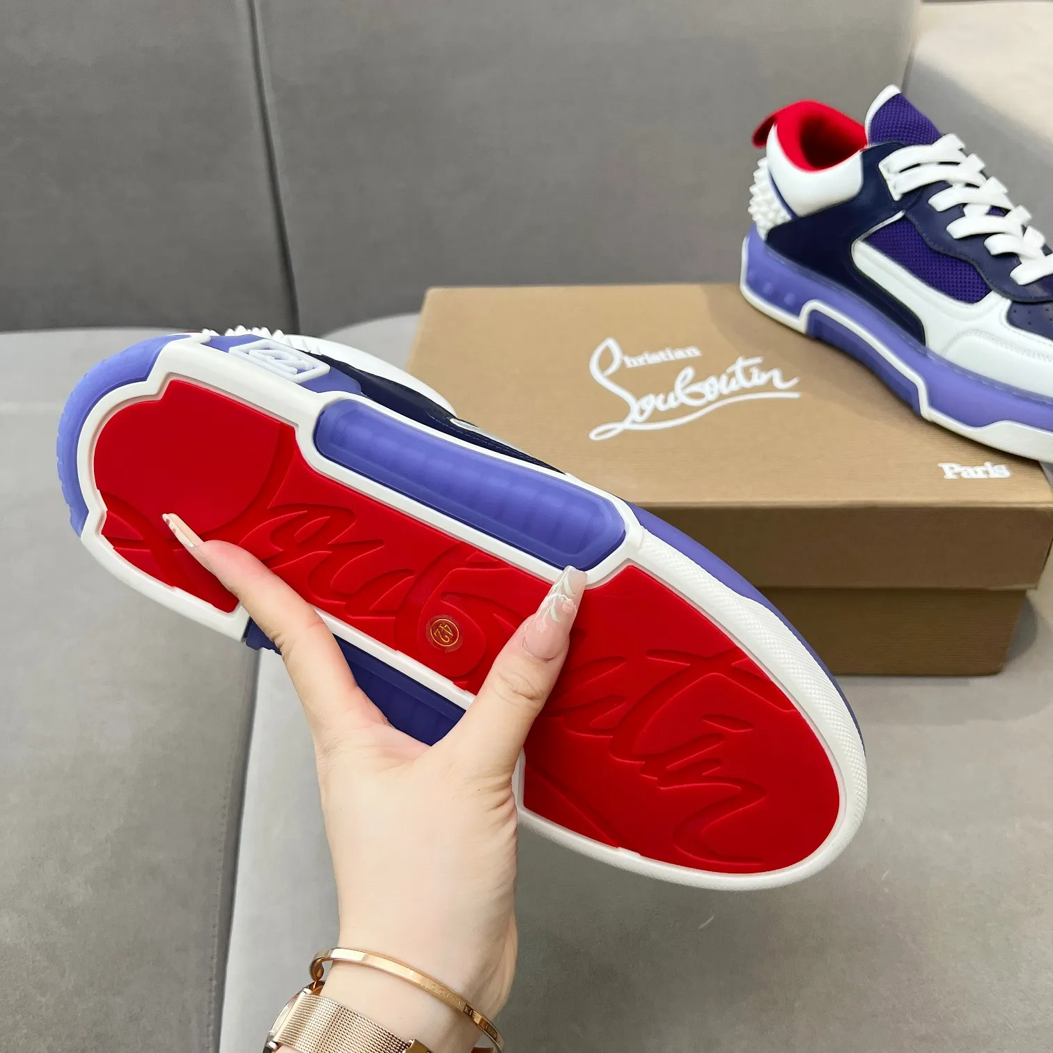 Men's shoes 💰700 🌹🌹🌹̋ Wang Junkai Yang Mi Xu Kai Zhang Jingyi Ding Chengxin Chen Muchi Wang Ziyi Same style Christian Louboutin 2024 [New product] ASTROLOUBI unisex thick-soled sports shoes red-soled shoes perfectly integrate fashion and sports, The fabrics are made of luxurious calfskin, soft suede, smooth satin and laminated leather, and the back is decorated with classic rivets. The interior is blended with a knitted tongue for added durability, breathability and quick-drying comfort. The outsole is made of a combination of EVA foam and imported rubber, and the colorful CL iconic letters on the side of the outsole show the brand's unique style. It is a ceiling-level comfortable skate shoe! ! ! Multiple colors available, currently men’s sizes 39--45